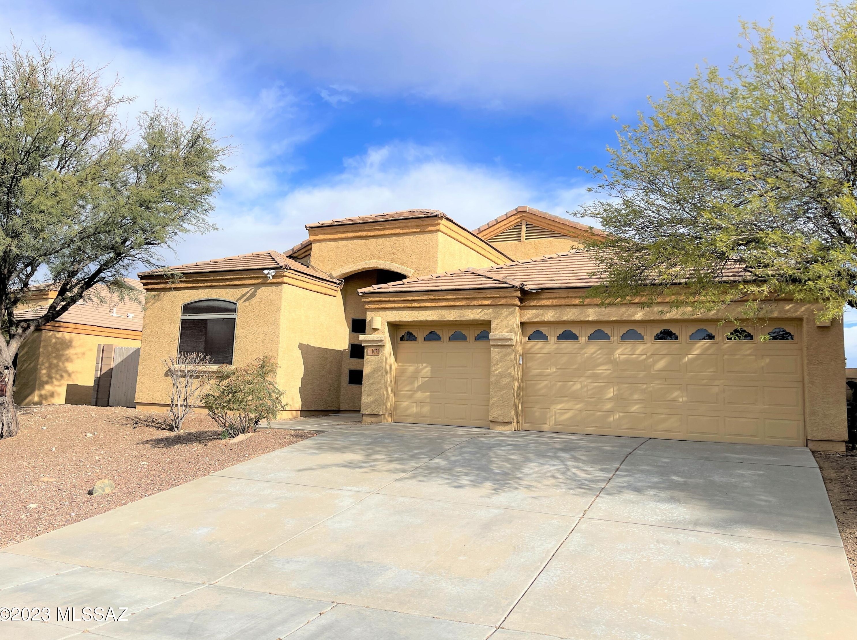 1071 S Chatfield Dr, Santa Rita, AZ 85641