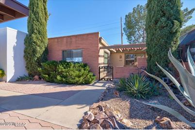 405 W Calle De Oro, Green Valley, AZ 85614 - MLS 22305036 - Coldwell Banker