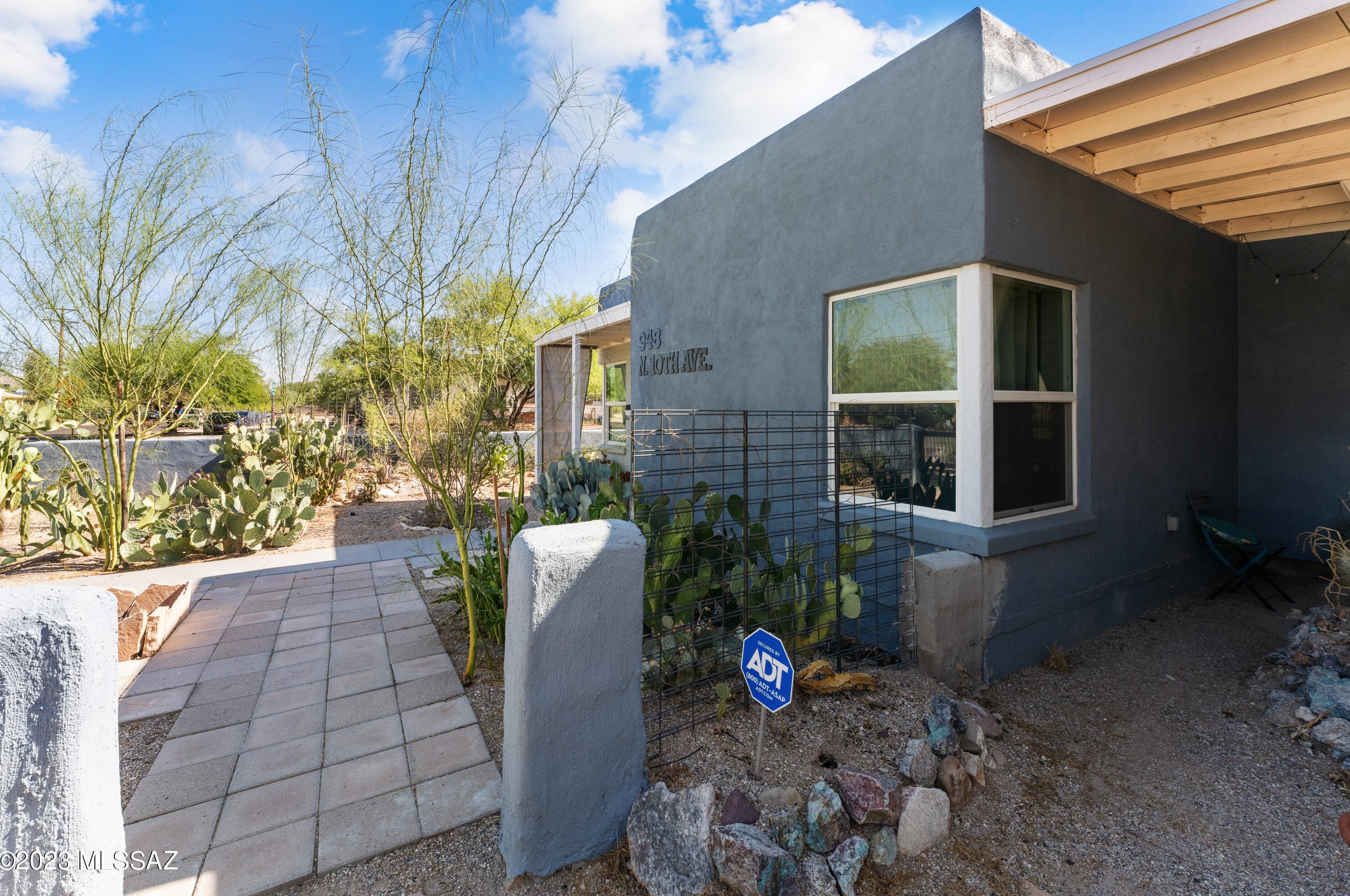 948 10th Ave, Tucson AZ  85705-7624 exterior