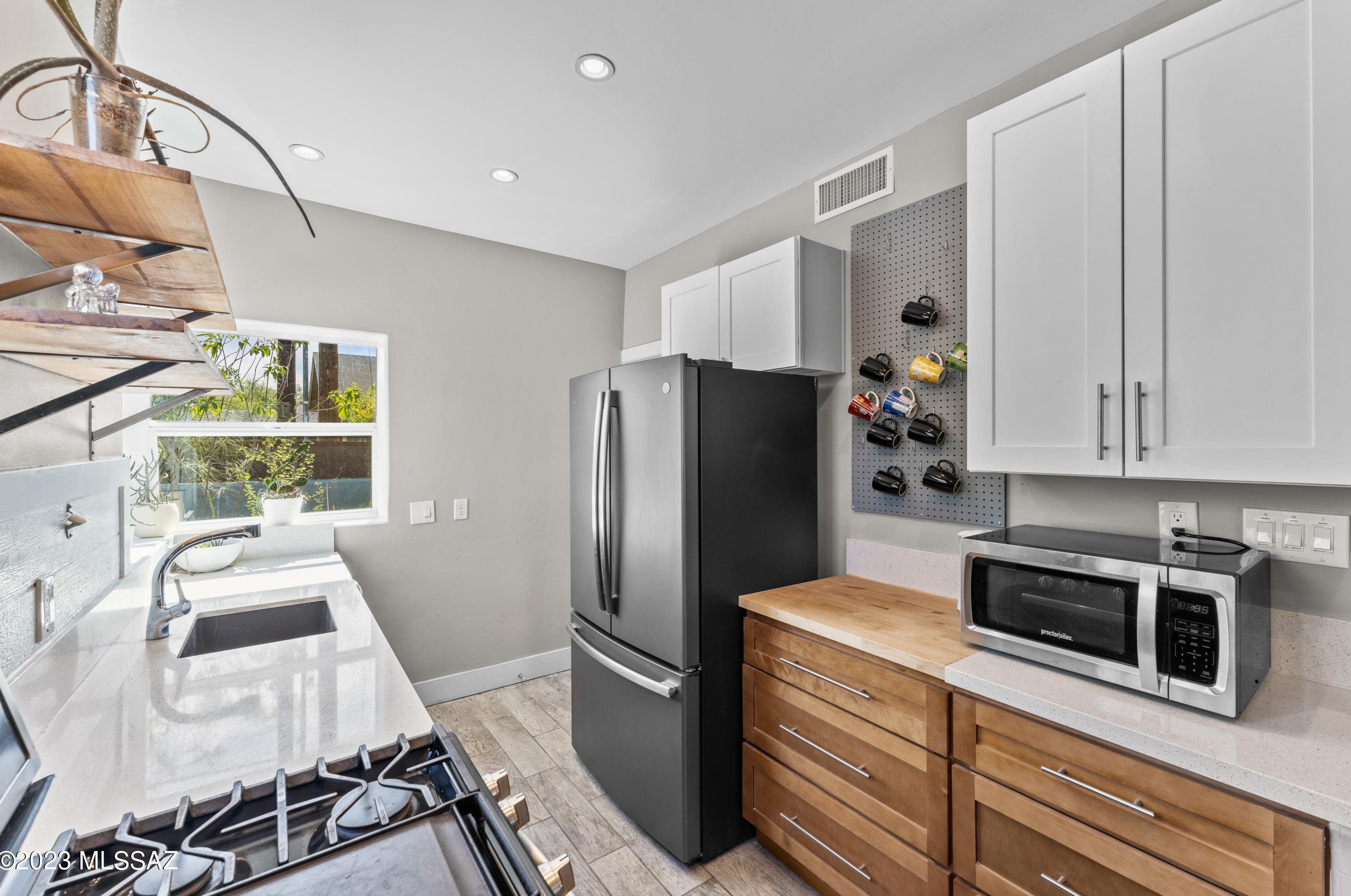 948 10th Ave, Tucson AZ  85705-7624 exterior