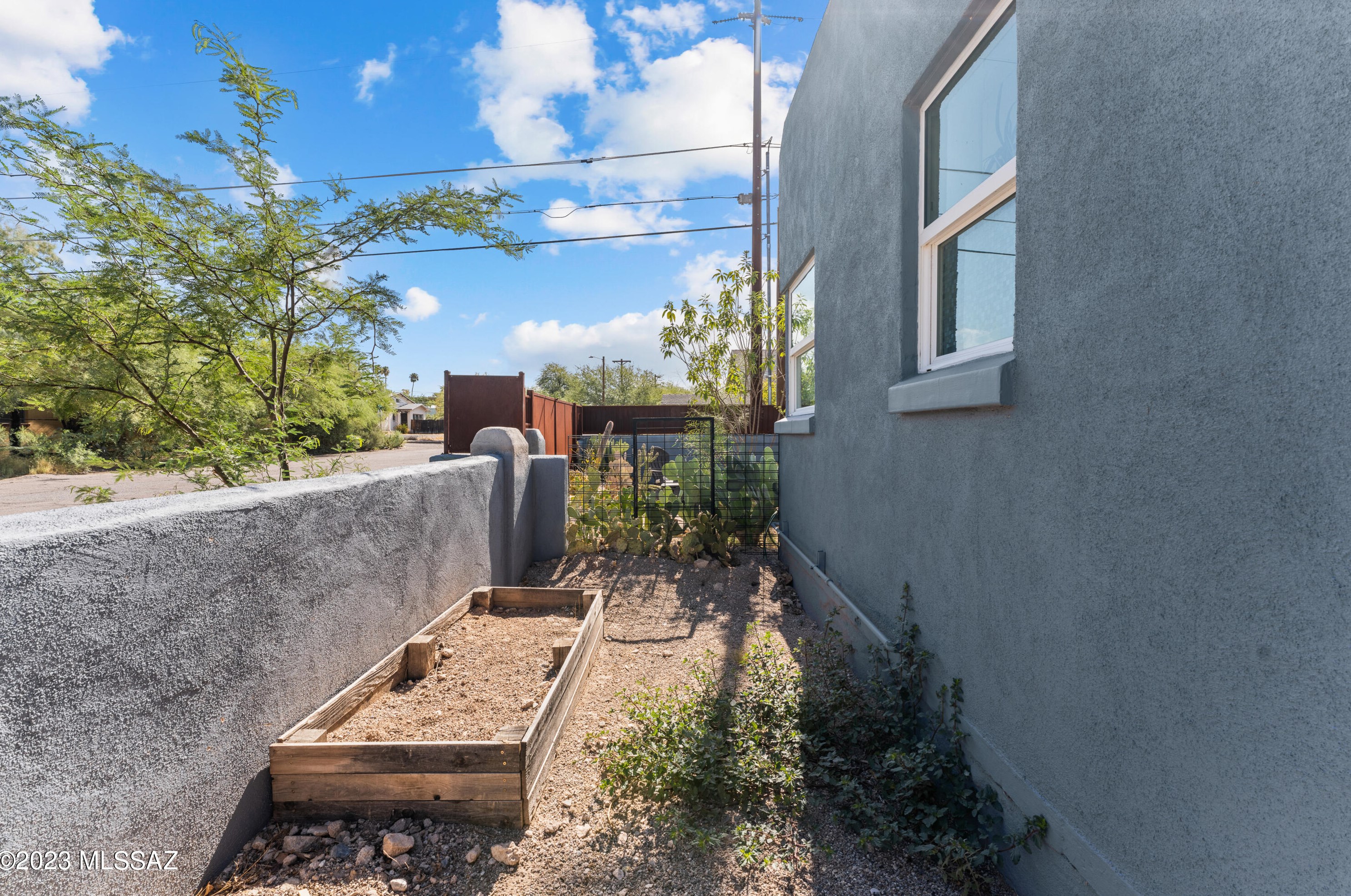 948 10th Ave, Tucson AZ  85705-7624 exterior