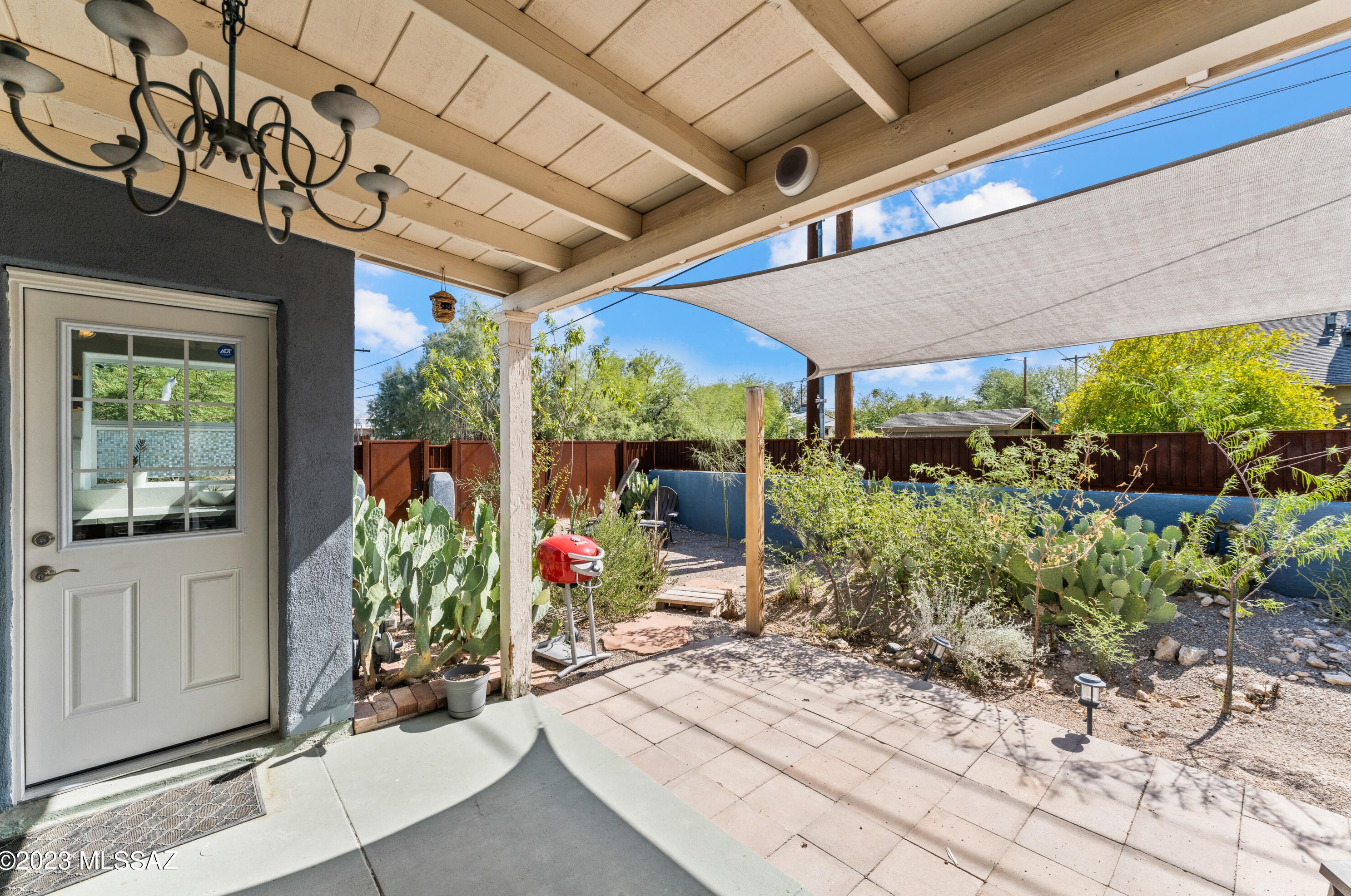 948 10th Ave, Tucson AZ  85705-7624 exterior