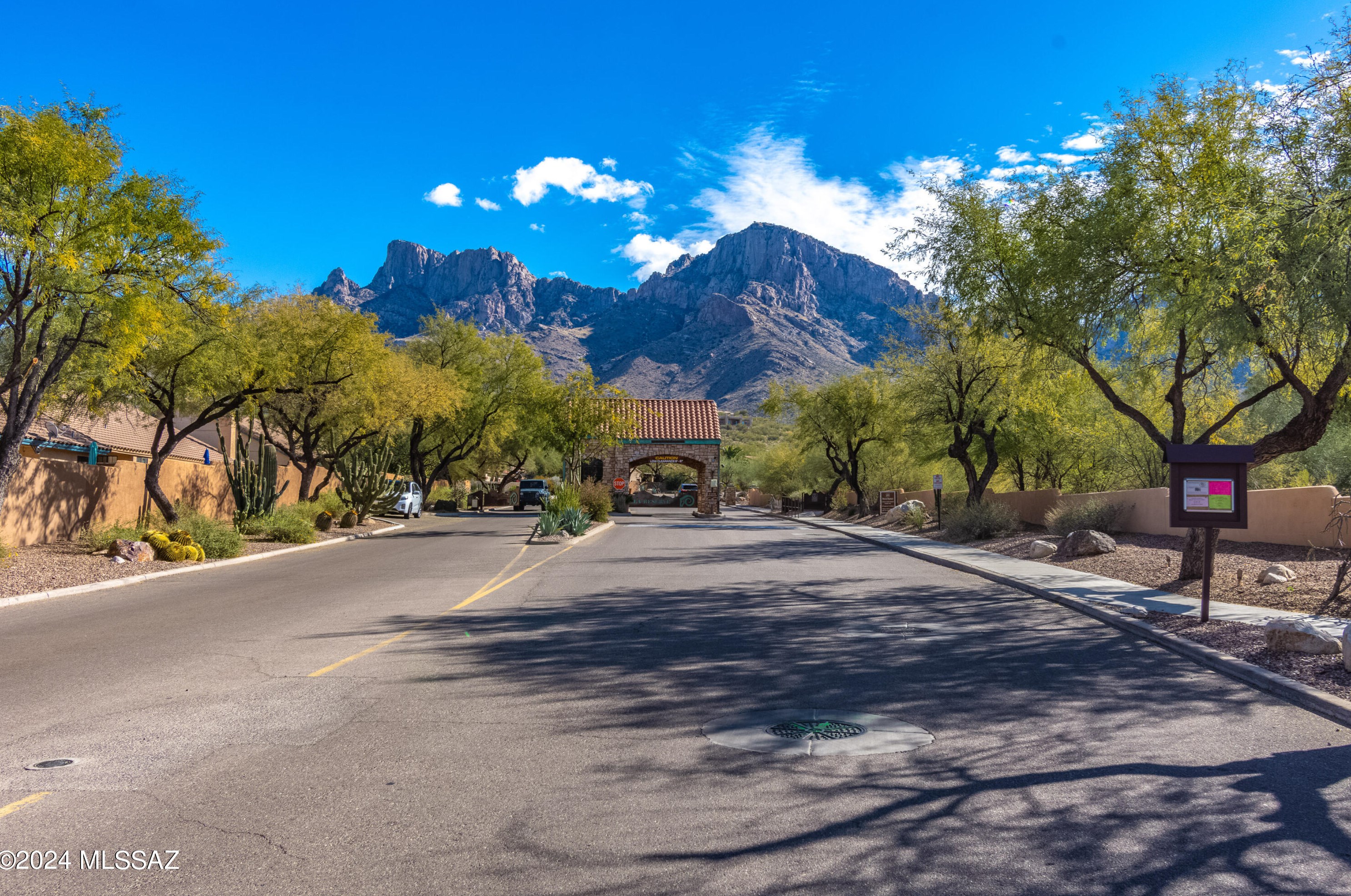 1765 Deer Shadow Ln, Tucson AZ  85737-9186 exterior