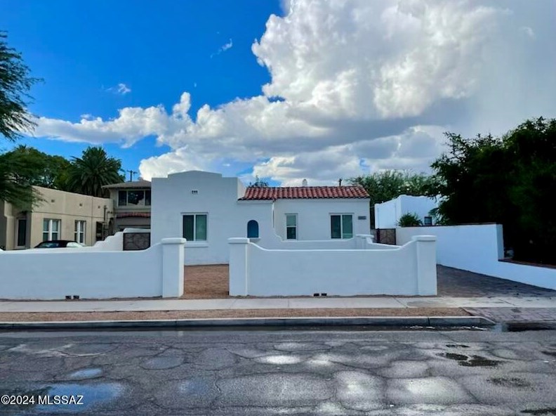 1927 Hawthorne St, Tucson, AZ 85719-4935