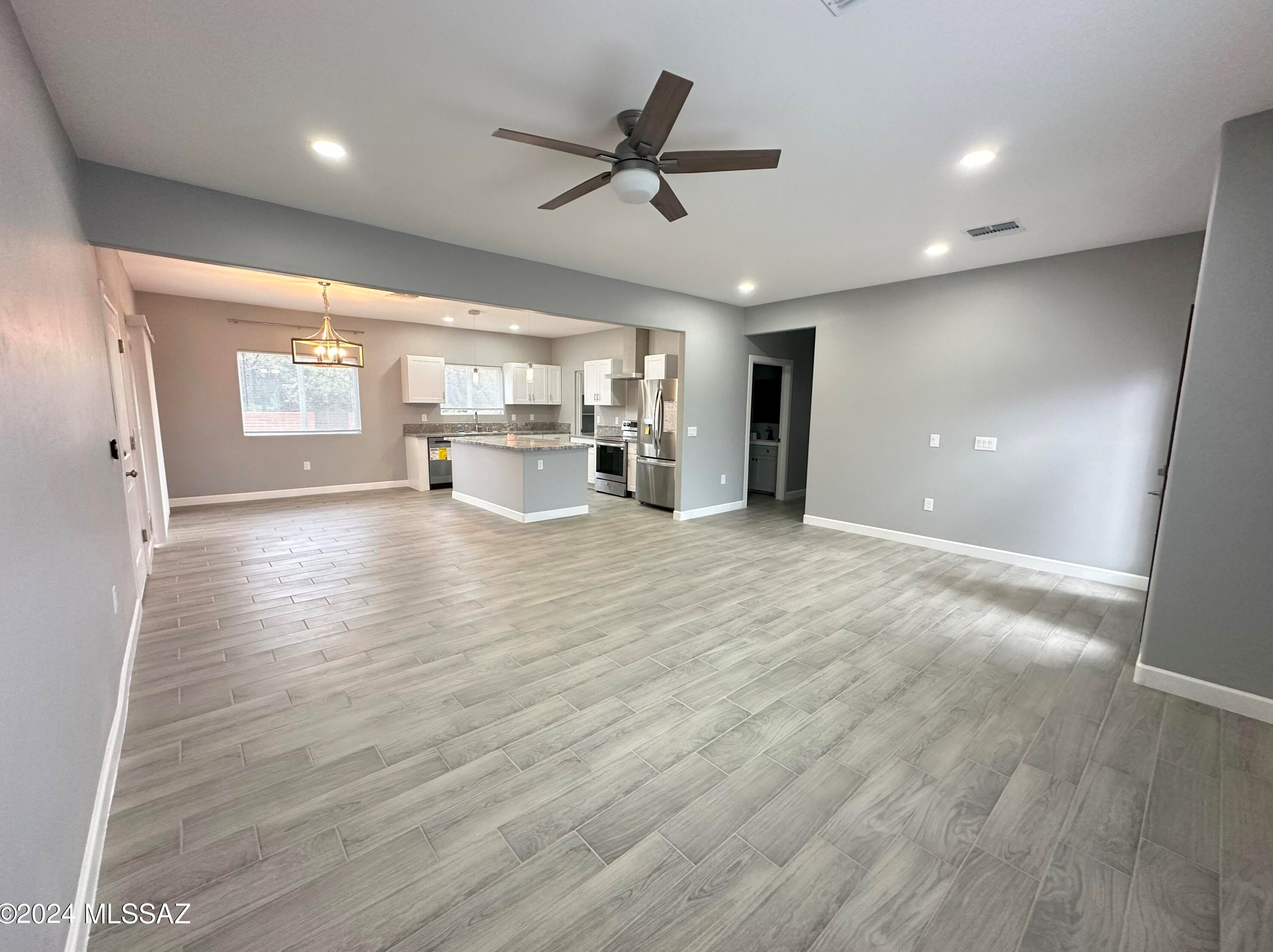 1960 S San Vincent Dr, Green Valley, AZ 85614