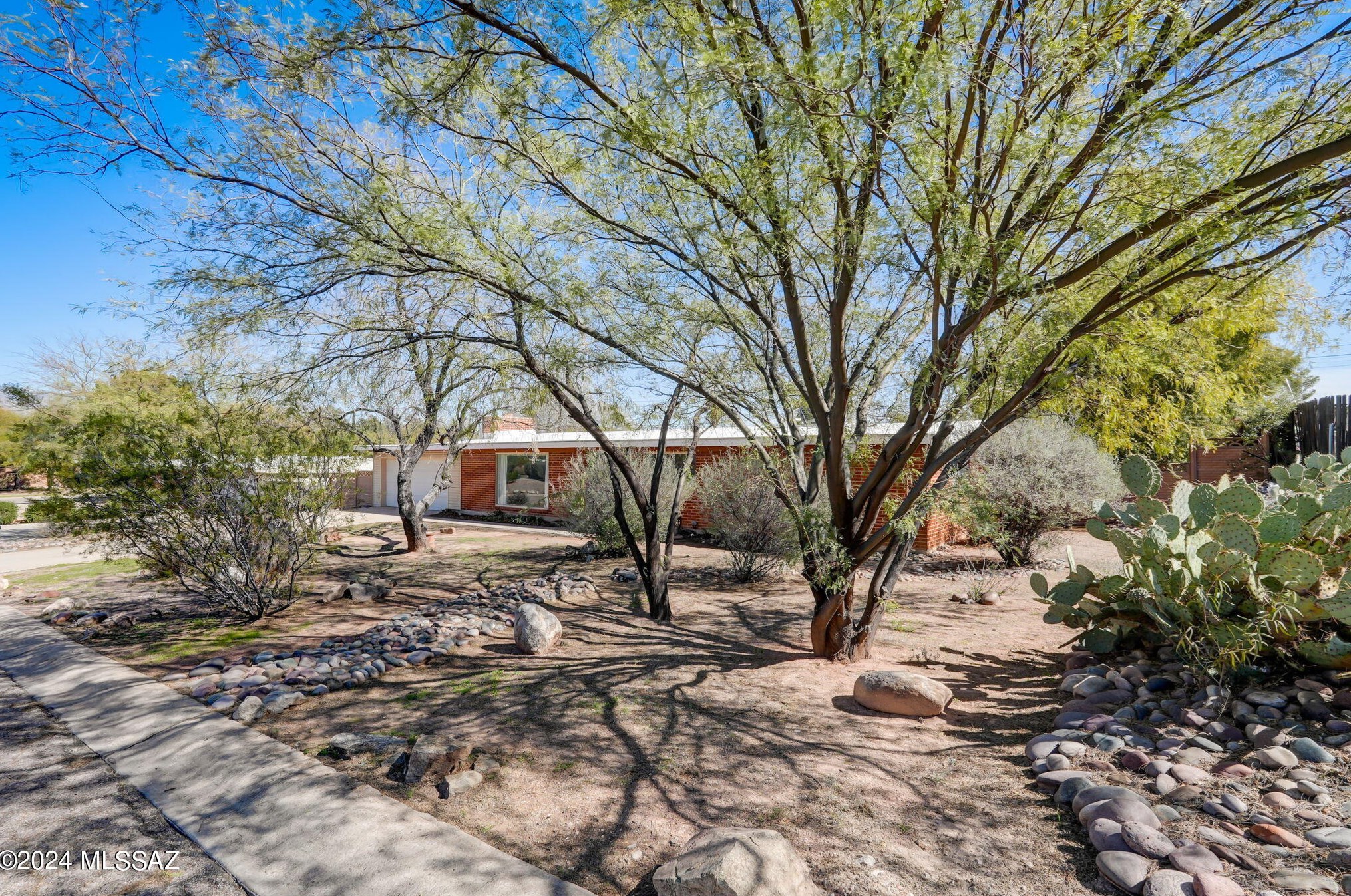 6122 Hampton St, Tucson, AZ 85712-2315