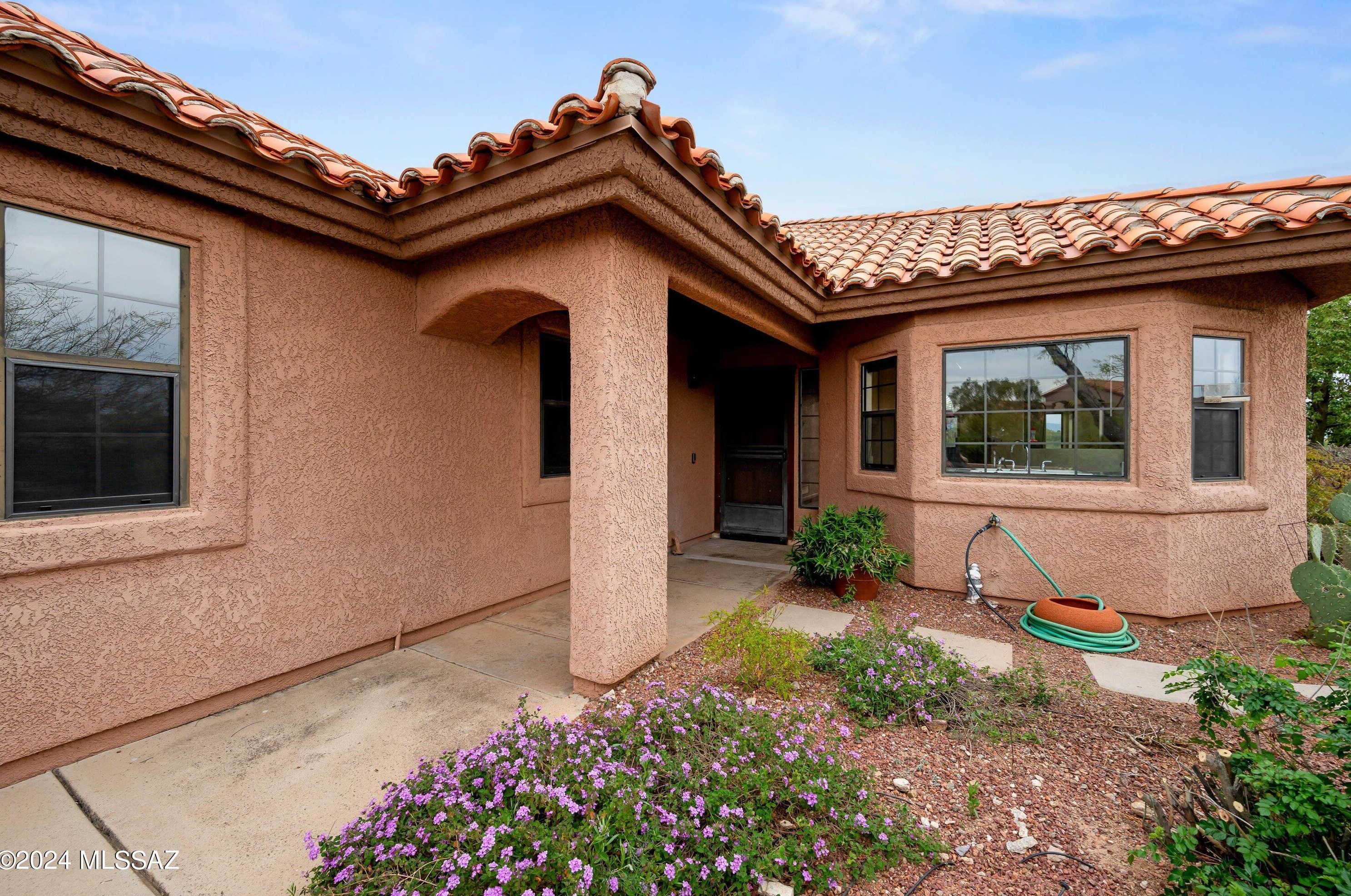 5960 Moon Crest Dr, Tucson, AZ 85718-3445