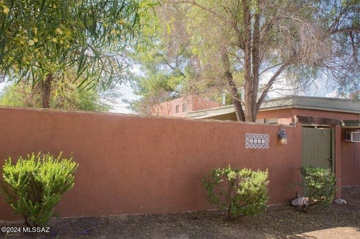 2112 18th St, Tucson, AZ 85719-6916