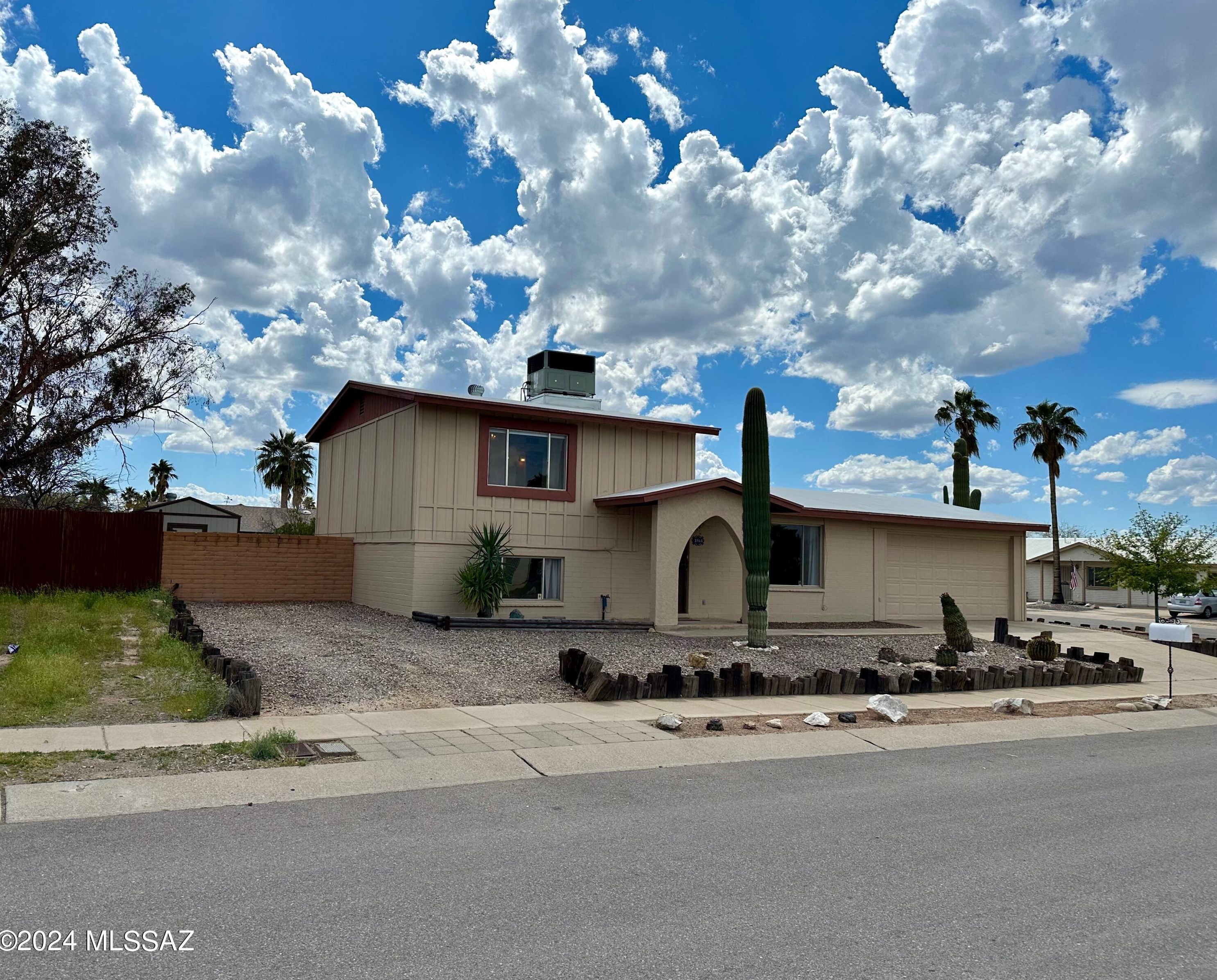 3861 Red Wing St, Tucson, AZ 85741-1327