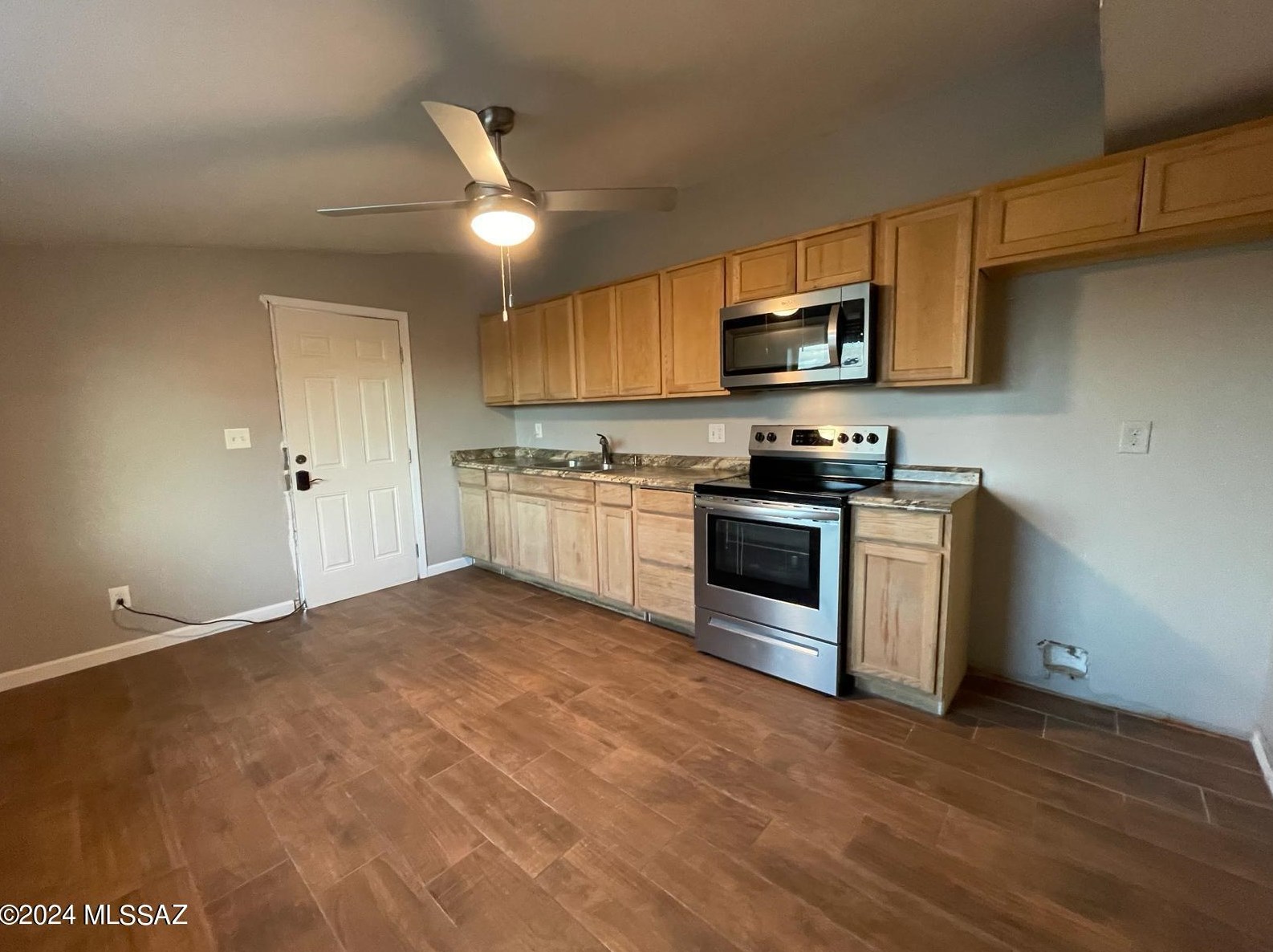 10217 Epperson Ln, Tucson, AZ 85756-8910