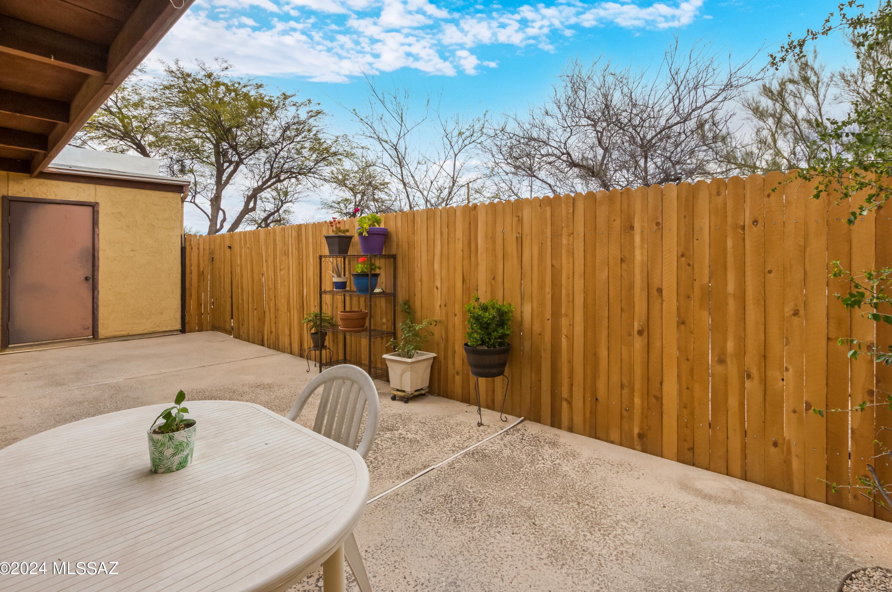 9009 Calle Norlo, Tucson, AZ 85710-7321