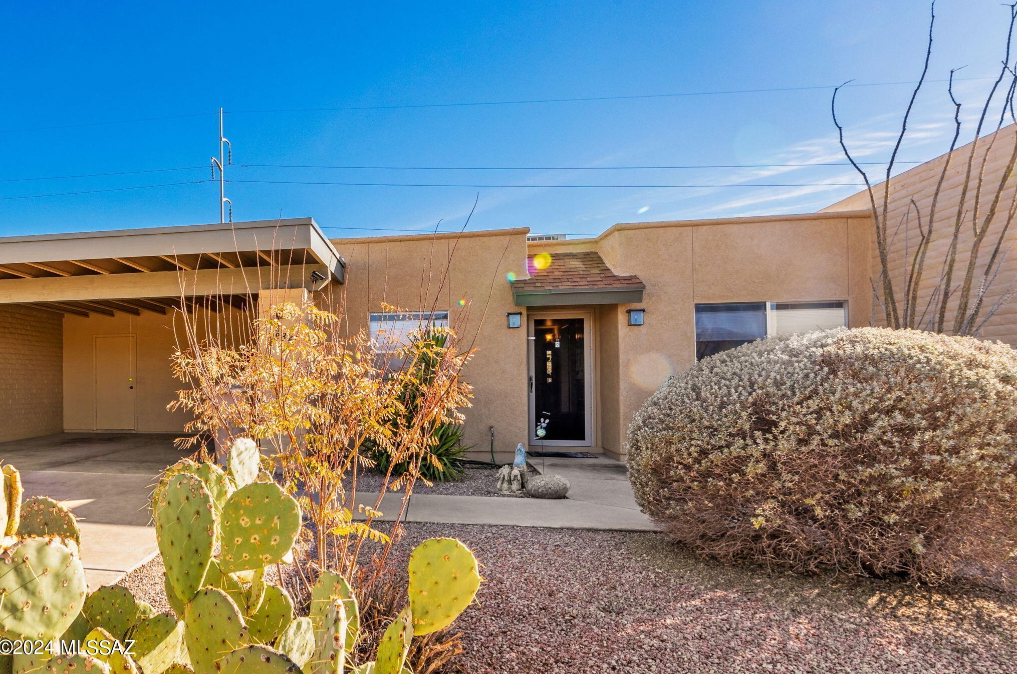 7832 Baker St, Tucson, AZ 85710-2338