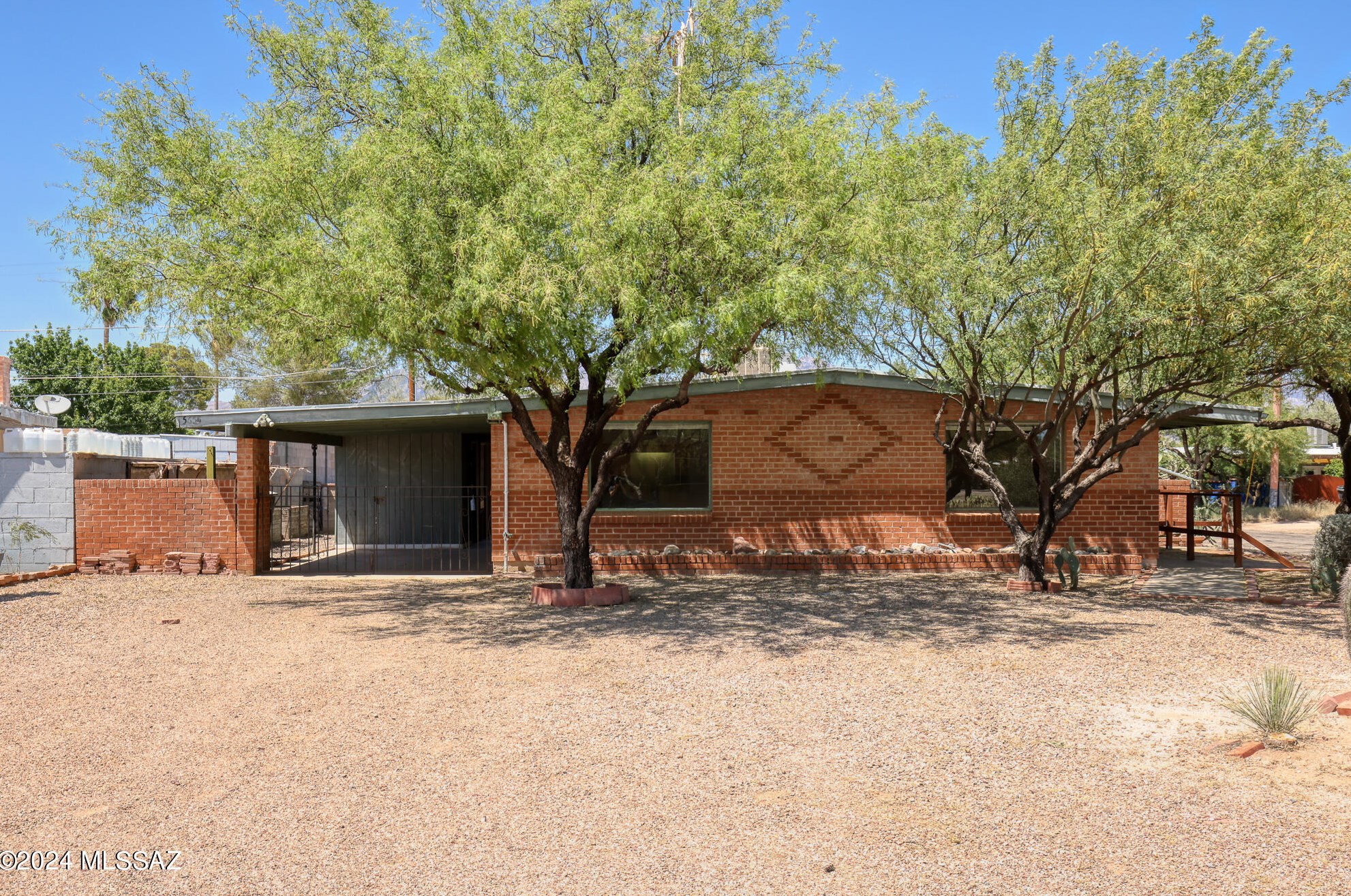 5655 4th St, Tucson, AZ 85711-1402