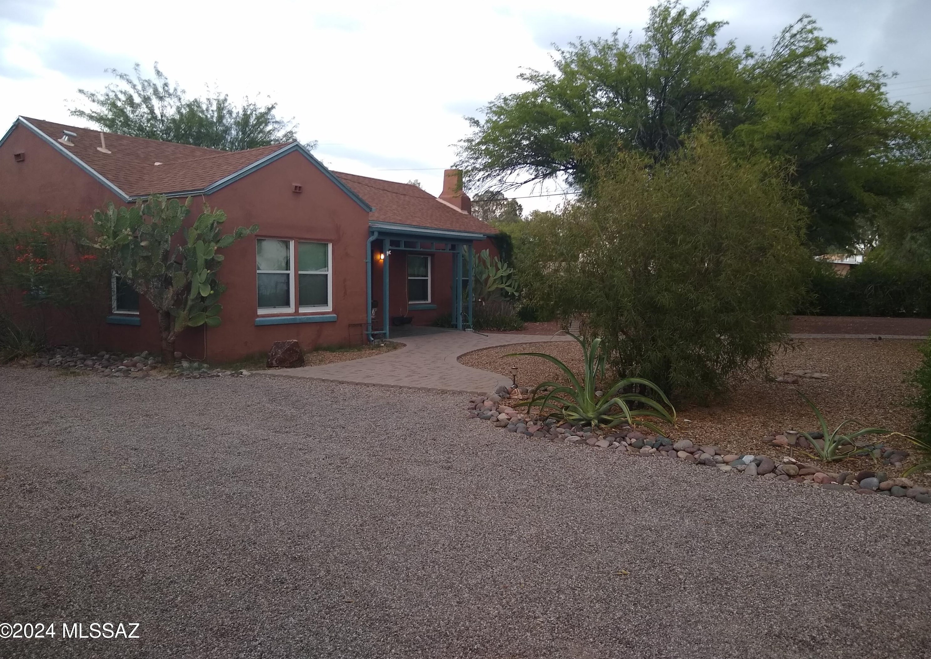 1575 Blacklidge Dr, Tucson, AZ 85719-2654