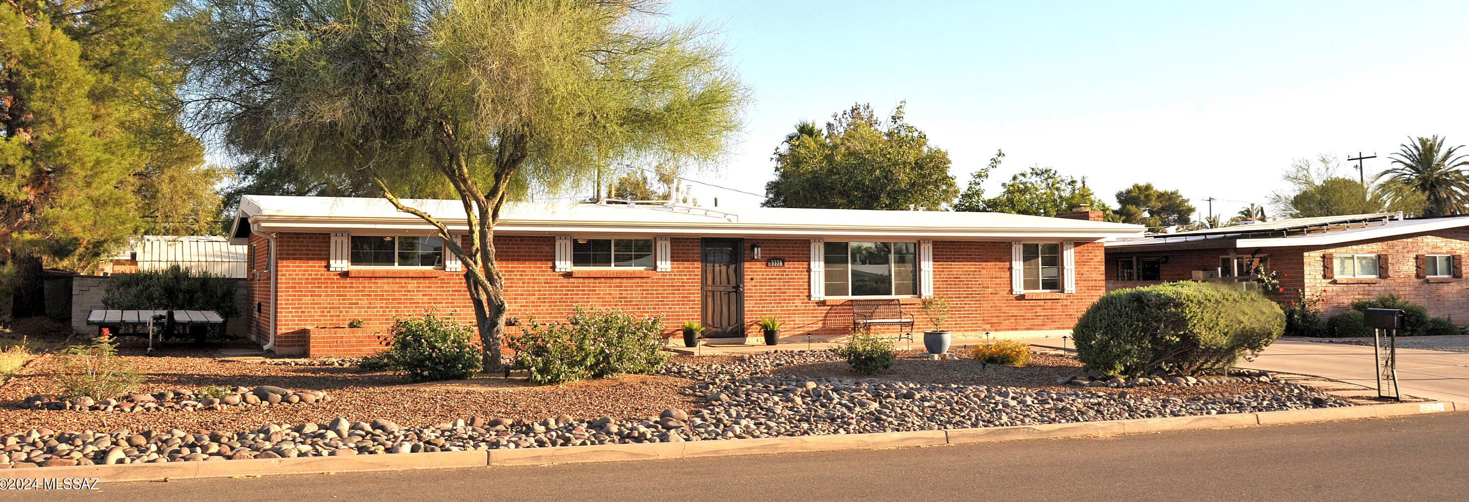 5338 4th St, Tucson, AZ 85711-2304