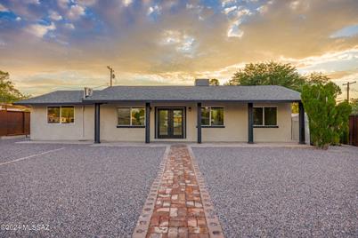 2821 N Cloverland Avenue, Tucson, AZ 85712 - Photo 1