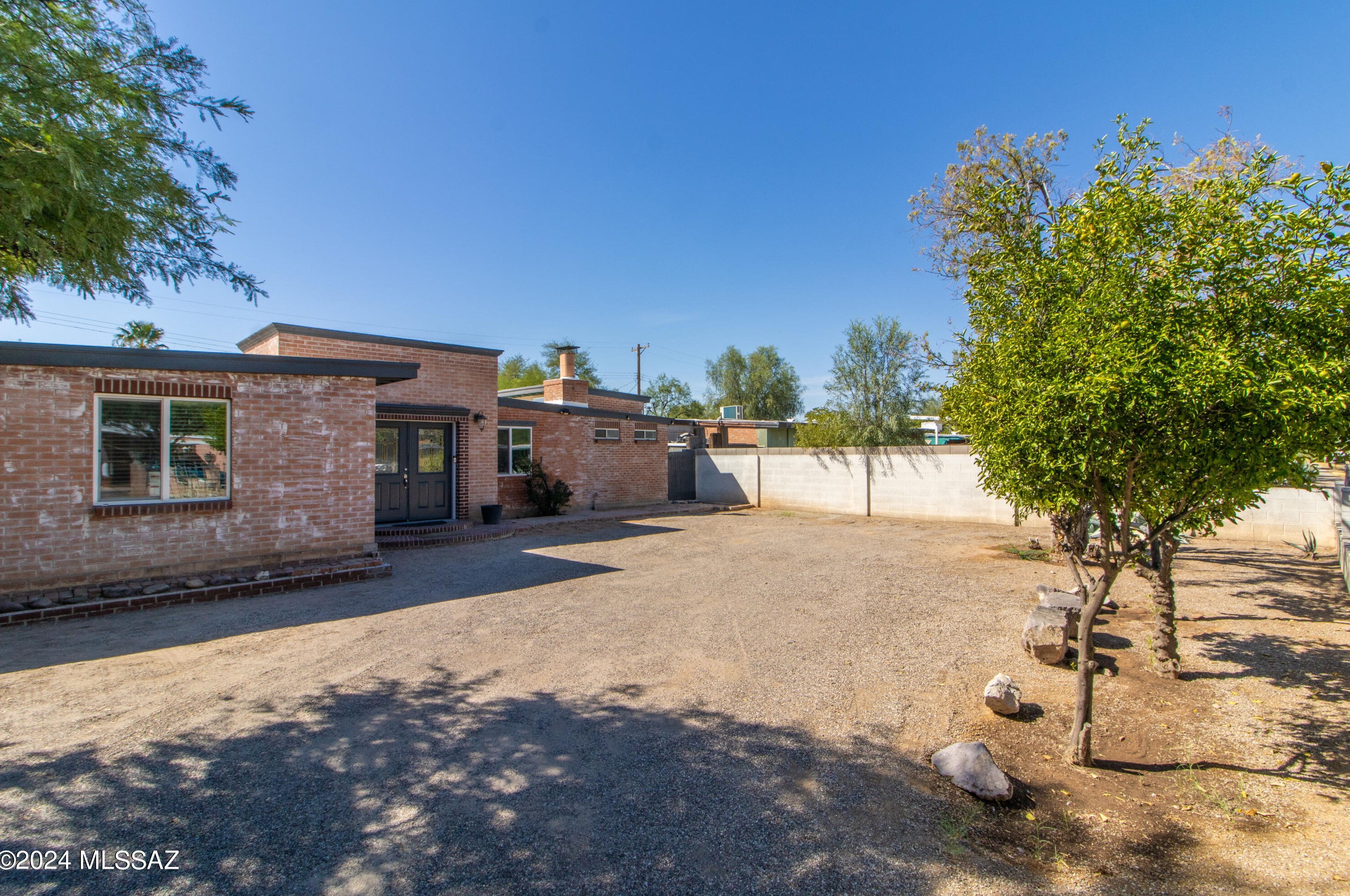 2932 18th St, Tucson, AZ 85716-5637