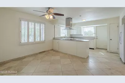 568 W Paseo Solana, Green Valley, AZ 85614 - Photo 4