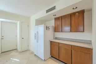 568 W Paseo Solana, Green Valley, AZ 85614 - Photo 10