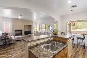 2057 W Acacia Bluffs Dr, Green Valley, AZ 85622 - Photo 8