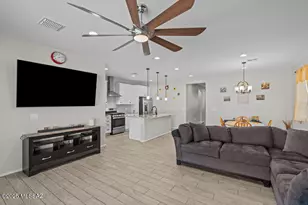 7733 S Crested Spring Dr, Tucson, AZ 85757 - Photo 12