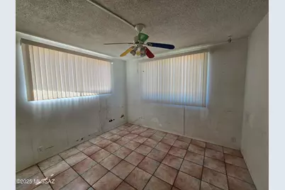 8401 E Kenyon Drive, Tucson, AZ 85710 - Photo 12