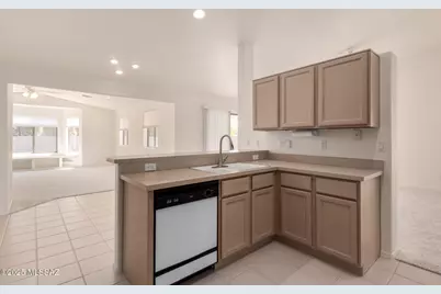 10158 E Watson Drive, Tucson, AZ 85730 - Photo 6