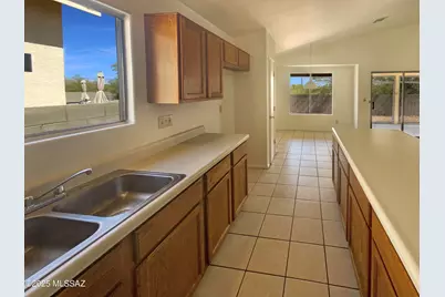 5007 W Hurston Drive, Tucson, AZ 85742 - Photo 10