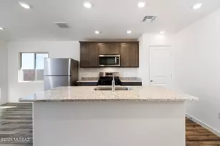 21999 E Wayward Ln, Red Rock, AZ 85145 - Photo 2