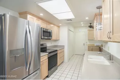 841 S Camino Del Monte, Green Valley, AZ 85614 - Photo 10