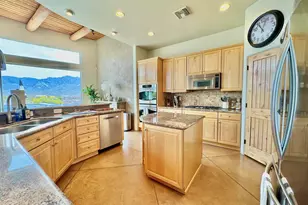 11096 N Pusch Ridge View Pl, Oro Valley, AZ 85737 - Photo 10