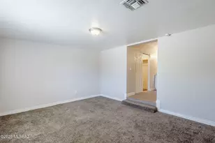 18 E Mac Iver Pl, Tucson, AZ 85705 - Photo 12
