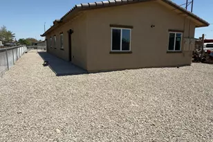328 E 24th St, Tucson, AZ 85713 - Photo 2
