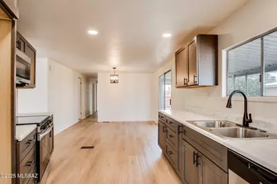 270 W Pinon, Green Valley, AZ 85614 - Photo 4