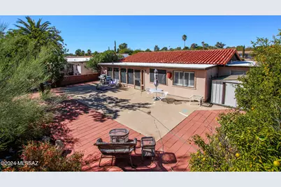 321 S Abrego Drive, Green Valley, AZ 85614 - Photo 1