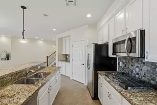 10329 E Jarod James Pl, Tucson, AZ 85747 - Photo 12