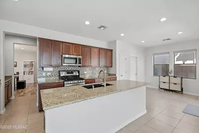 3501 W Tailfeather Drive, Marana, AZ 85658 - Photo 10
