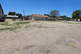 104 S Casas Lindas Dr, Willcox, AZ 85643 - Photo 6