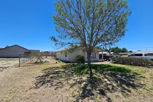 104 S Casas Lindas Dr, Willcox, AZ 85643 - Photo 2