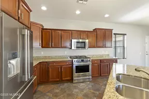 10568 E Desert Drifter Pl, Tucson, AZ 85747 - Photo 6