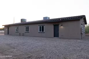 303 E Navajo Rd, Tucson, AZ 85705 - Photo 2