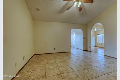 7886 N Roundstone Drive, Tucson, AZ 85741 - Photo 12