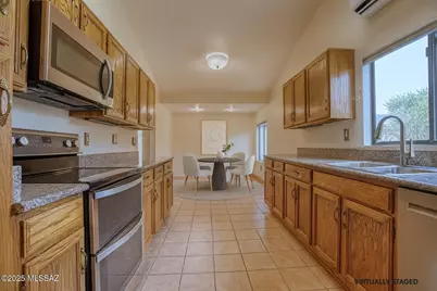 7886 N Roundstone Drive, Tucson, AZ 85741 - Photo 6