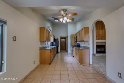 7886 N Roundstone Drive, Tucson, AZ 85741 - Photo 10