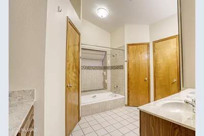 7886 N Roundstone Drive, Tucson, AZ 85741 - Photo 22