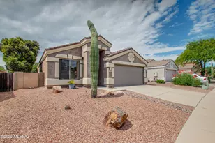 9690 E Country Ct, Tucson, AZ 85749 - Photo 2