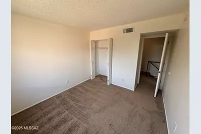 6648 E Calle La Paz #UNIT B, Tucson, AZ 85715 - Photo 12