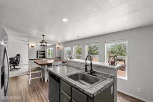 12631 W Blue Aloe St, Tucson, AZ 85735 - Photo 4