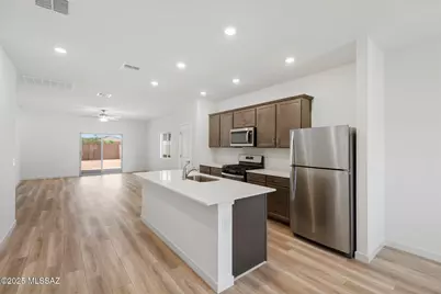 21905 E Pebbles Avenue, Red Rock, AZ 85145 - Photo 2