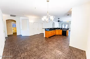 7258 S Millers Tale Dr, Tucson, AZ 85756 - Photo 4